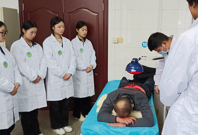 课堂真人示范讲解